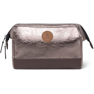 Cabaïa CABAIA Grande Trousse de Toilette 5L Femme Vanity Voyage Déperlant Ouverture grand angle · 2 poches intérieures · Format voyage · Design français · Certifié Vegan Cabaïa CABAIA Grande Trousse de Toilette 5L Femme Vanity Voyage Déperlant Ouverture grand angle · 2 poches intérieures · Format voyage · Design français · Certifié Vegan
