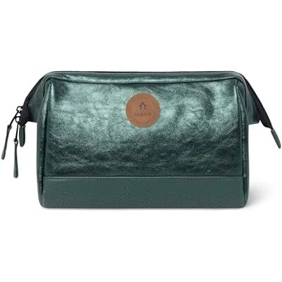 Cabaïa CABAIA Grande Trousse de Toilette 5L Femme Vanity Voyage Déperlant Ouverture grand angle · 2 poches intérieures · Format voyage · Design français · Certifié Vegan Cabaïa CABAIA Grande Trousse de Toilette 5L Femme Vanity Voyage Déperlant Ouverture grand angle · 2 poches intérieures · Format voyage · Design français · Certifié Vegan
