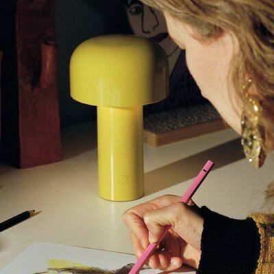 Lampe à poser LED rechargeable Bellhop, jaune, 21 cm, à intensité variable, FLOS - Salon / séjour - Design - Plastique - Rond Lampe à poser LED rechargeable Bellhop, jaune, 21 cm, à intensité variable, FLOS - Salon / séjour - Design - Plastique - Rond