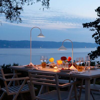 Lampadaire LED rechargeable Grasp H72 Blanc - FRANDSEN - Balcon - Design - Métal - À ampoule unique Lampadaire LED rechargeable Grasp H72 Blanc - FRANDSEN - Balcon - Design - Métal - À ampoule unique