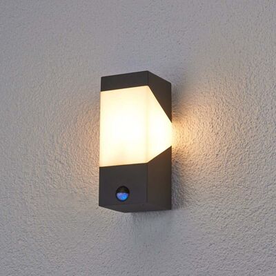 Lucande Kiran Lampe Murale Extérieure Noire en Aluminium Moderne avec Capteur de Mouvement Lucande Kiran Lampe Murale Extérieure Noire en Aluminium Moderne avec Capteur de Mouvement
