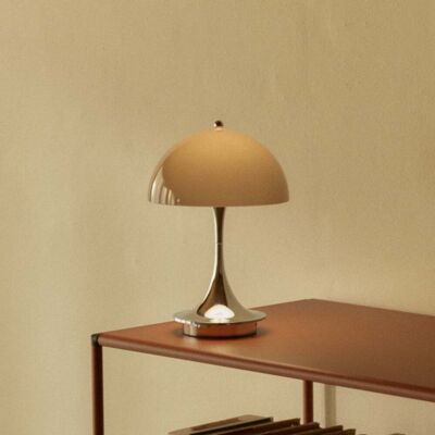 Panthella 160 Portable Original, brun opale - Louis Poulsen - Terrasse - Design - Plastique - Rond Panthella 160 Portable Original, brun opale - Louis Poulsen - Terrasse - Design - Plastique - Rond