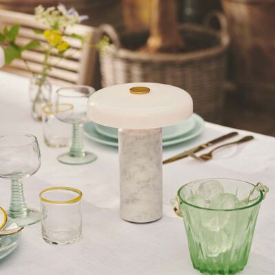 Lampe portable Trip par Design by Us - Marbre blanc/Blanc - Lampe de table Lampe portable Trip par Design by Us - Marbre blanc/Blanc - Lampe de table