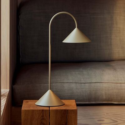 Lampe à poser LED rechargeable Grasp, gris sable, hauteur 47 cm, métal - FRANDSEN - Balcon - Design - À ampoule unique Lampe à poser LED rechargeable Grasp, gris sable, hauteur 47 cm, métal - FRANDSEN - Balcon - Design - À ampoule unique