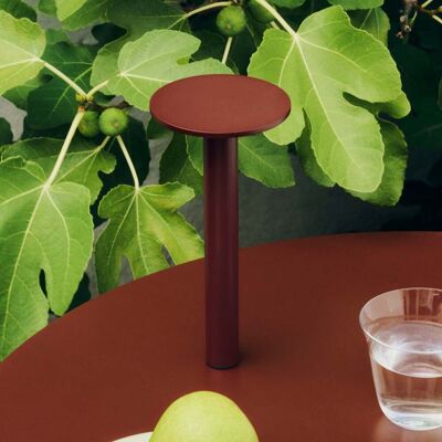 Lampe à poser LED rechargeable HOST PORTABLE, rouge rouille 22 cm IP44 - HAY - Salon / séjour - Moderne - Aluminium - Avec abat-jour Lampe à poser LED rechargeable HOST PORTABLE, rouge rouille 22 cm IP44 - HAY - Salon / séjour - Moderne - Aluminium - Avec abat-jour