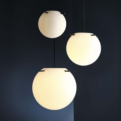 Suspension Koi Ø25 Opal White/Black - FRANDSEN - Salon / séjour - Design - Verre - À ampoule unique Suspension Koi Ø25 Opal White/Black - FRANDSEN - Salon / séjour - Design - Verre - À ampoule unique