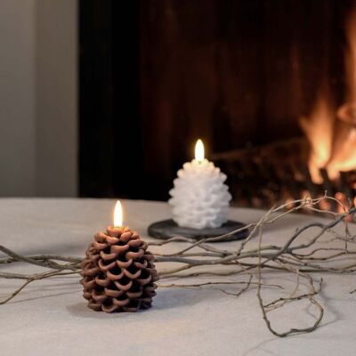 Bougie LED PINE CONE, blanche, Ø 7 cm, en cire - Uyuni Lighting - Salon / séjour - Autres - À ampoule unique Bougie LED PINE CONE, blanche, Ø 7 cm, en cire - Uyuni Lighting - Salon / séjour - Autres - À ampoule unique