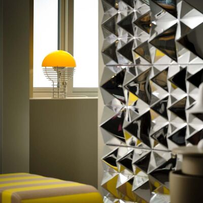 Lampe à poser Wire Ø30 Chrome/Jaune - VERPAN Wire Small - Salon / séjour - Design - Métal - Avec abat-jour Lampe à poser Wire Ø30 Chrome/Jaune - VERPAN Wire Small - Salon / séjour - Design - Métal - Avec abat-jour