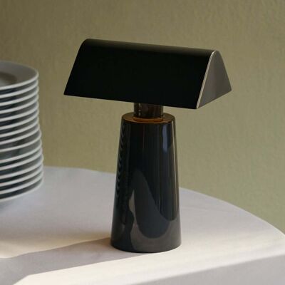 Lampe à poser rechargeable Caret MF1, anthracite, IP44 - &TRADITION; - Salon / séjour - Design - Métal - Avec abat-jour Lampe à poser rechargeable Caret MF1, anthracite, IP44 - &TRADITION; - Salon / séjour - Design - Métal - Avec abat-jour
