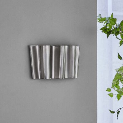 Applique murale Flola, largeur 36 cm, argent, à brancher - House Doctor - Couloir - Design - Métal - À ampoule unique Applique murale Flola, largeur 36 cm, argent, à brancher - House Doctor - Couloir - Design - Métal - À ampoule unique