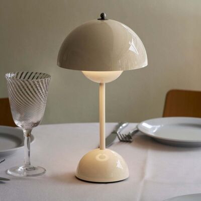 Lampe à poser LED Flowerpot VP9, crème, IP44 - &TRADITION; - Salon / séjour - Design - Plastique - Avec abat-jour Lampe à poser LED Flowerpot VP9, crème, IP44 - &TRADITION; - Salon / séjour - Design - Plastique - Avec abat-jour