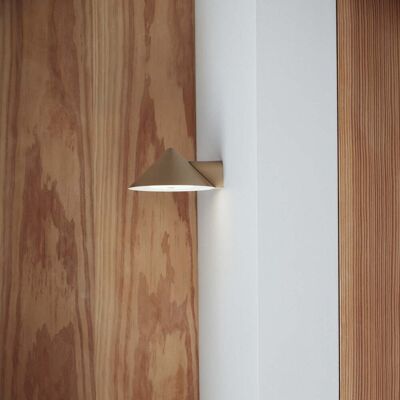 Applique murale LED rechargeable Grasp, gris sable, largeur 15 cm - FRANDSEN - Couloir - Design - Métal - À ampoule unique Applique murale LED rechargeable Grasp, gris sable, largeur 15 cm - FRANDSEN - Couloir - Design - Métal - À ampoule unique