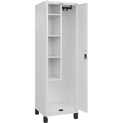 Putzmittelspind Classic PLUS, 1 Abteil, Trennwand mittig, verkürzt, verkehrsweiß, B 600 mm, mit Füßen, Drehriegel C+P Putzmittelspind Classic PLUS, 1 Abteil, Trennwand mittig, verkürzt, verkehrsweiß, B 600 mm, mit Füßen, Drehriegel C+P