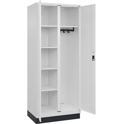 Putzmittelspind Classic PLUS, 1 Abteil, Trennwand mittig, verkehrsweiß, B 800 mm, mit Bodensockel, Drehriegel C+P Putzmittelspind Classic PLUS, 1 Abteil, Trennwand mittig, verkehrsweiß, B 800 mm, mit Bodensockel, Drehriegel C+P