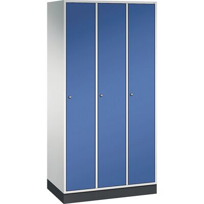 Spind Intro, Breite 920 mm, 3 Abteile, Korpus lichtgrau, Türen enzianblau C+P Spind Intro, Breite 920 mm, 3 Abteile, Korpus lichtgrau, Türen enzianblau C+P