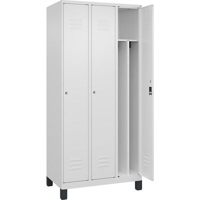 C+P Schwarz-Weiß-Spind Classic PLUS, schmal, 3 Abteile, verkürzte Trennwand mittig, verkehrsweiß, B 900 mm, mit Füßen, Zylinderschloss, Trennwand mittig C+P Schwarz-Weiß-Spind Classic PLUS, schmal, 3 Abteile, verkürzte Trennwand mittig, verkehrsweiß, B 900 mm, mit Füßen, Zylinderschloss, Trennwand mittig