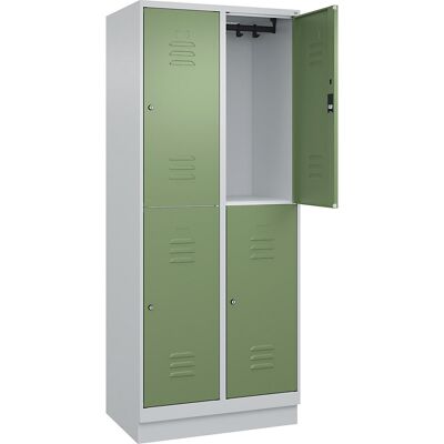 Doppelstock-Spind Classic PLUS, 2 Abteile, lichtgrau / resedagrün, HxB 1950 x 800 mm, mit Bodensockel, Zylinderschloss C+P Doppelstock-Spind Classic PLUS, 2 Abteile, lichtgrau / resedagrün, HxB 1950 x 800 mm, mit Bodensockel, Zylinderschloss C+P