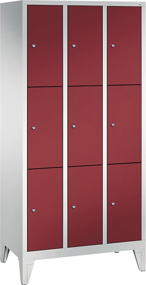 C+P CLASSIC Fächerschrank mit Füßen 3 Abteile, je 3 Fächer, Abteilbreite 300 mm lichtgrau / rubinrot