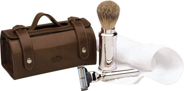 Erbe Collection vierteiliges Herren-Reiseset, braun 15 x 8,5 cm Rasie