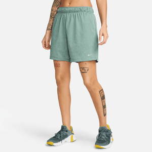 Nike AttackDri-FIT Fitness-Shorts ohne Futter mit mittelhohem Bund für Damen (ca. 12,5 cm) - Grün - M (EU 40-42)