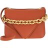 Bottega Veneta Umhängetasche - Small Mount Chain Crossbody Bag Calfskin - Gr. unisize - in Orange - für Damen