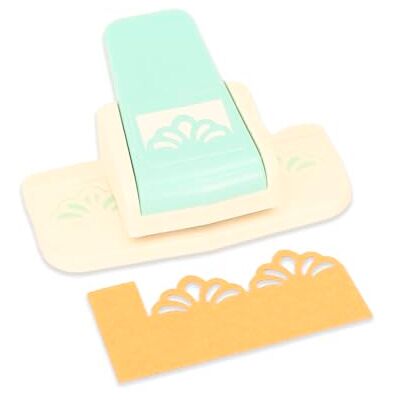 Craftelier Randlocher zur Herstellung dekorativer Deckchenränder mit großen Blumen auf Papier und Karton speziell für Scrapbooking Größe ca. 4,2 x 3,6 x 4,2 cm Craftelier Randlocher zur Herstellung dekorativer Deckchenränder mit großen Blumen auf Papier und Karton speziell für Scrapbooking Größe ca. 4,2 x 3,6 x 4,2 cm