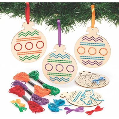 Baker Ross FC175 Weihnachtskugeln Kreuzstich Holz Bastelsets für Kinder 5er Pack, Einführung Nähen und Kreuzstich, Pädagogisches Basteln Baker Ross FC175 Weihnachtskugeln Kreuzstich Holz Bastelsets für Kinder 5er Pack, Einführung Nähen und Kreuzstich, Pädagogisches Basteln