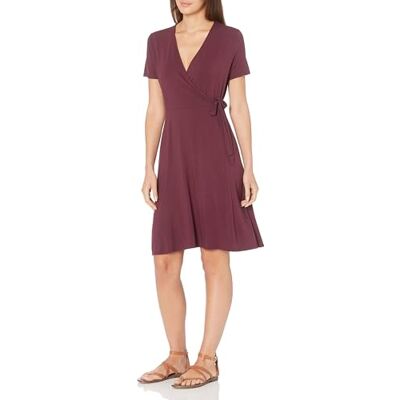Amazon Essentials Damen Kurzärmliges Kleid mit Wickeloptik, Burgunderrot, L Amazon Essentials Damen Kurzärmliges Kleid mit Wickeloptik, Burgunderrot, L