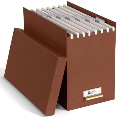 BIGSO JOHAN Hängeregisterbox A4 – Hängemappenbox mit Deckel und Griff – Schreibtischablage für Hängemappen & Dokumente – Aufbewahrungsbox aus recycelter Faserplatte und Papier – sienna BIGSO JOHAN Hängeregisterbox A4 – Hängemappenbox mit Deckel und Griff – Schreibtischablage für Hängemappen & Dokumente – Aufbewahrungsbox aus recycelter Faserplatte und Papier – sienna