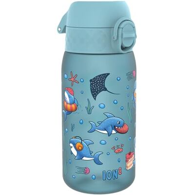 ion8 Kinder Trinkflasche, 350ml, Auslaufsicher, Einhandöffnung, Sichere Verriegelung, Spülmaschinenfest, BPA-frei, Tragegriff, Klappdeckel, Leicht zu Reinigen, Klimaneutral, Haie ion8 Kinder Trinkflasche, 350ml, Auslaufsicher, Einhandöffnung, Sichere Verriegelung, Spülmaschinenfest, BPA-frei, Tragegriff, Klappdeckel, Leicht zu Reinigen, Klimaneutral, Haie