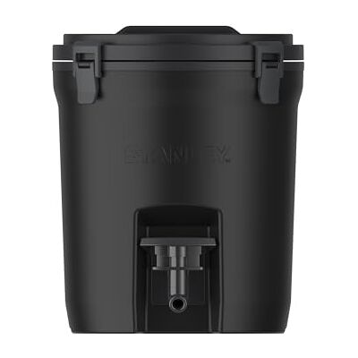 Stanley 1913 Adventure Fast-Flow Water Jug 7.5L Black 2.0-13 Stunden Kalt 2 Tage eisgekühlt BPA-frei Stanley 1913 Adventure Fast-Flow Water Jug 7.5L Black 2.0-13 Stunden Kalt 2 Tage eisgekühlt BPA-frei