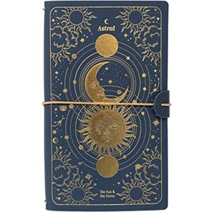 Grupo Erik Reisetagebuch zum Selberschreiben Astral Dotted Notebook 12x19,6 cm, Einband aus synthetischem Leder und Gummiband zum sicheren Verschließen Grupo Erik Reisetagebuch zum Selberschreiben Astral Dotted Notebook 12x19,6 cm, Einband aus synthetischem Leder und Gummiband zum sicheren Verschließen