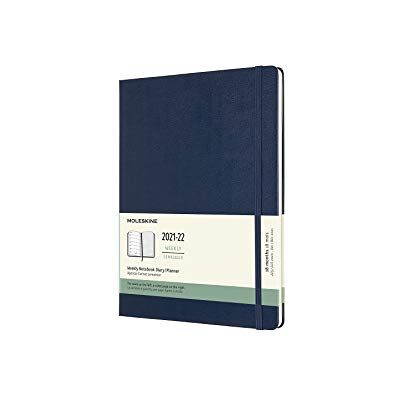 Moleskine 18-Monats Wochenplaner/Terminplaner, Terminkalender 2021/2022, Wochennotizbuch mit Hardcover und elastischem Verschluss, Format X-Large 19 x 25 cm, Farbe Saphirblau, 208 Seiten Moleskine 18-Monats Wochenplaner/Terminplaner, Terminkalender 2021/2022, Wochennotizbuch mit Hardcover und elastischem Verschluss, Format X-Large 19 x 25 cm, Farbe Saphirblau, 208 Seiten