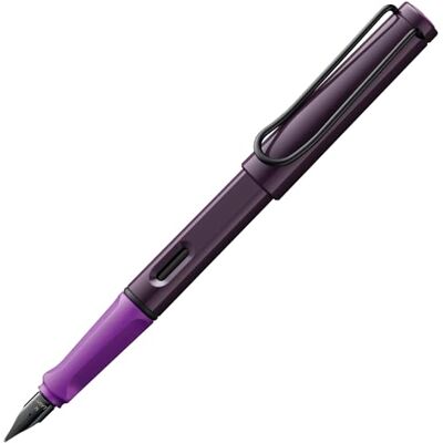 Lamy safari violet-blackberry Füller mit polierter Stahlfeder in Strichbreite F Lamy safari violet-blackberry Füller mit polierter Stahlfeder in Strichbreite F