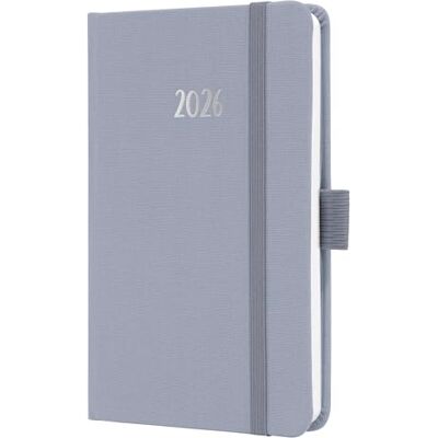 Sigel J6406 Wochenkalender 2026 A6 zart lila, Hardcover mit Textileinband, Gummiband, Stiftschlaufe, Einstecktasche, 174 Seiten, vegan, Buchkalender, Terminplaner Taschenkalender Jolie Sigel J6406 Wochenkalender 2026 A6 zart lila, Hardcover mit Textileinband, Gummiband, Stiftschlaufe, Einstecktasche, 174 Seiten, vegan, Buchkalender, Terminplaner Taschenkalender Jolie