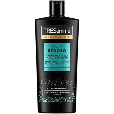 TRESemmé Glättendes und seidiges Shampoo 685 ml TRESemmé Glättendes und seidiges Shampoo 685 ml