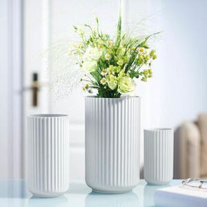 Rosendahl Lyngby Porzellan Vase, handgemachtes Porzellan, 20 cm H, 10 cm Durchmesser, Weiss