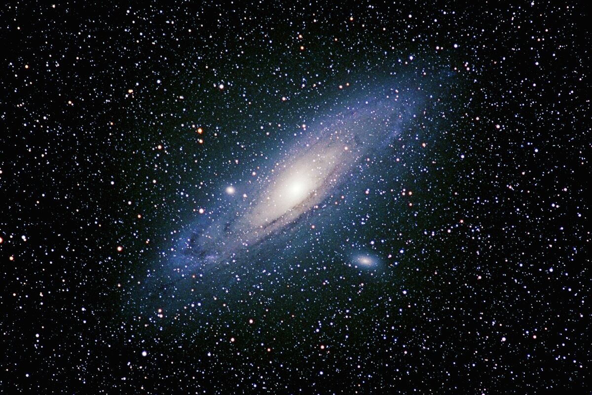 Papermoon Fototapete »Andromeda-Galaxie«, Vliestapete, hochwertiger Digitaldruck bunt