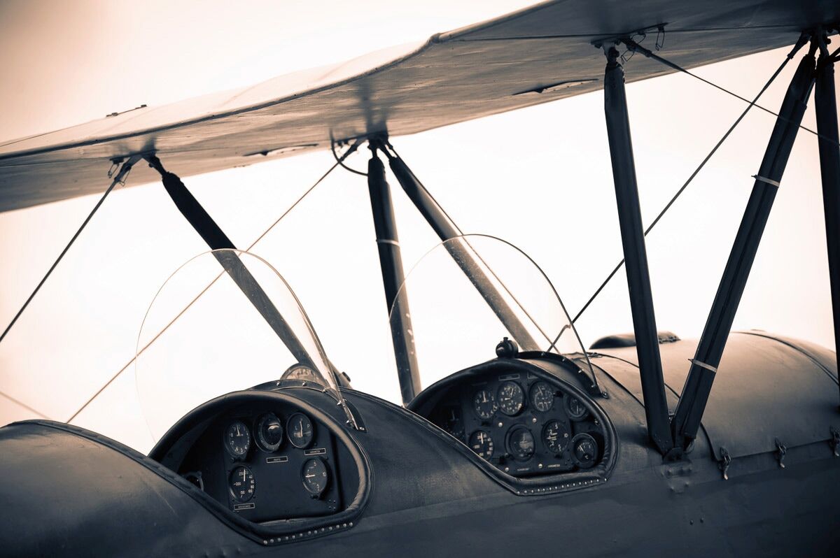 Papermoon Fototapete »Vintage Flugzeug«, Vliestapete, hochwertiger Digitaldruck bunt