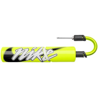 Nike Essential pumpička na míč bilá/černá Nike Essential pumpička na míč bilá/černá