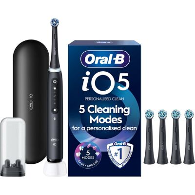 Oral-B iO 5 Black s cestovním pouzdrem + Oral-B iO Ultimate Clean Black 4 ks Oral-B iO 5 Black s cestovním pouzdrem + Oral-B iO Ultimate Clean Black 4 ks
