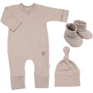 Baby Nellys Rostoucí žebrovaný overálek, čepička a botičky, 3D, Nature - toffi, vel. 86/92 Baby Nellys Rostoucí žebrovaný overálek, čepička a botičky, 3D, Nature - toffi, vel. 86/92