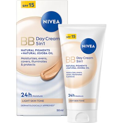 Nivea Zkrášlující hydratační denní BB krém 5v1 pro světlejší odstín pleti OF15 50 ml Nivea Zkrášlující hydratační denní BB krém 5v1 pro světlejší odstín pleti OF15 50 ml
