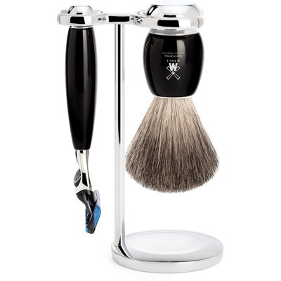 MÜHLE VIVO Sestava na holení - stojánek, strojek s hlavicí Fusion, štětka pure badger - černá pryskyřice MÜHLE VIVO Sestava na holení - stojánek, strojek s hlavicí Fusion, štětka pure badger - černá pryskyřice