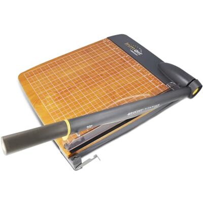 Westcott TrimAir řezačka papíru 12" (30 cm) Prémiový řezací stroj s dřevěným jádrem a čepelí potaženou titanem Páková řezačka vč. rastru a stupnic pro až 30 listů 15106 Westcott TrimAir řezačka papíru 12" (30 cm) Prémiový řezací stroj s dřevěným jádrem a čepelí potaženou titanem Páková řezačka vč. rastru a stupnic pro až 30 listů 15106