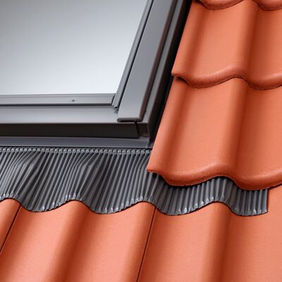 Lemování Velux EDW 2000 CK04 na profilovanou střešní krytin Lemování Velux EDW 2000 CK04 na profilovanou střešní krytin