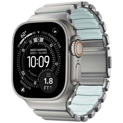 Řemínek pro Apple Watch 45/46/49 mm Nomad Stratos Natural Titanium FKM - Icy Blue Glow Řemínek pro Apple Watch 45/46/49 mm Nomad Stratos Natural Titanium FKM - Icy Blue Glow