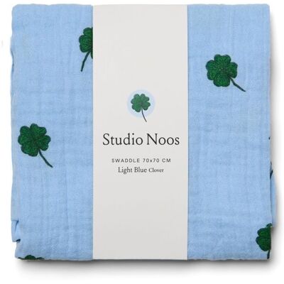 Studio Noos Swaddle zavinovačka Print Medium Light Blue Clover Studio Noos Swaddle zavinovačka Print Medium Light Blue Clover