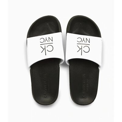Pantofle KW0KW01054-YCD černobílá - Calvin Klein 43/44 černá-bílá Pantofle KW0KW01054-YCD černobílá - Calvin Klein 43/44 černá-bílá