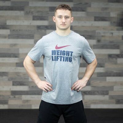 Pánské tričko Nike Weightlifting Swoosh - šedé M Pánské tričko Nike Weightlifting Swoosh - šedé M